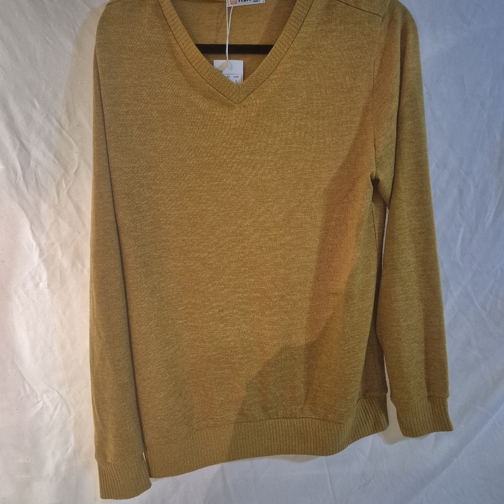 H2H Men's Sweater Yellow      Box 27